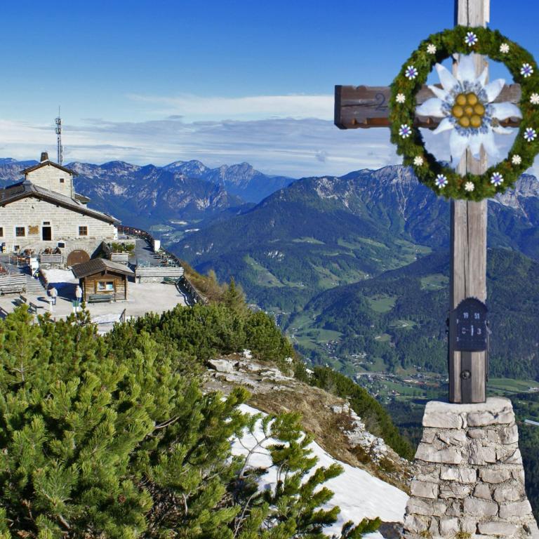 Das Kehlsteinhaus mit Gipfelkreuz